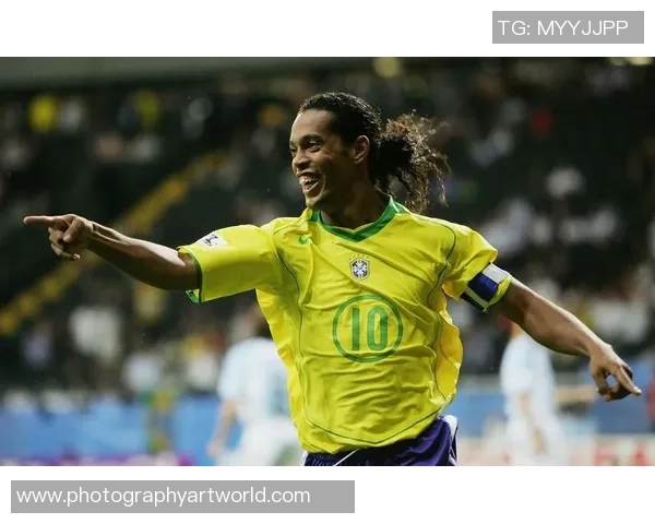 足球明星中那些眼睛迷人令人难忘的俊朗面孔盘点